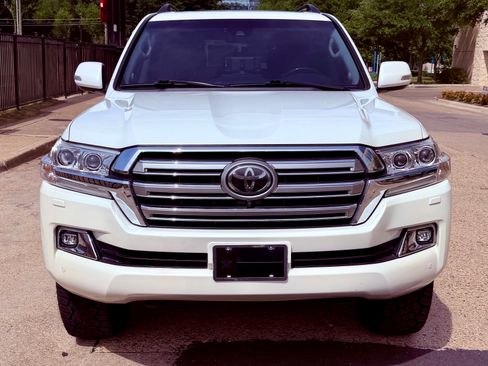 Used 2016 Toyota Land Cruiser AWD/4WD image 2