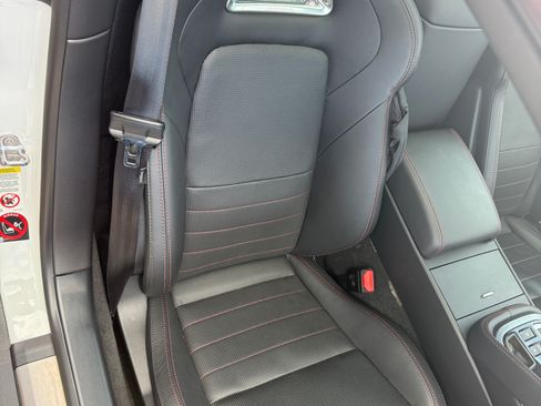 Used 2018 Jaguar F-TYPE R image 12