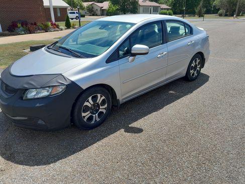 Used 2014 Honda Civic Hybrid Sedan image 2