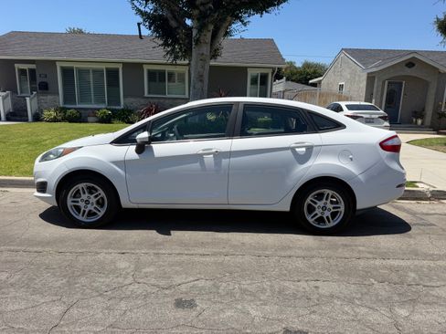 Used 2018 Ford Fiesta SE FWD image 5
