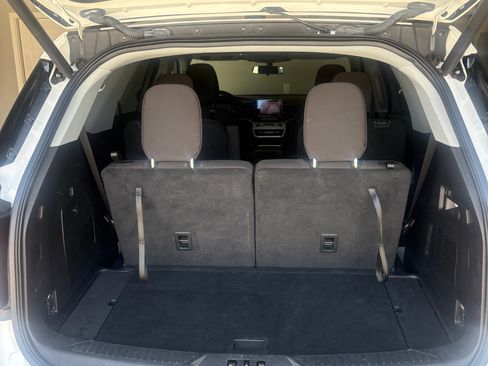 Used 2022 Ford Explorer XLT AWD/4WD image 16