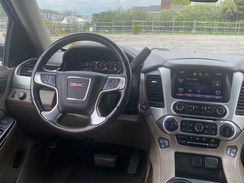 Used 2015 GMC Yukon XL SLT w/ Open Road Package AWD/4WD image 25