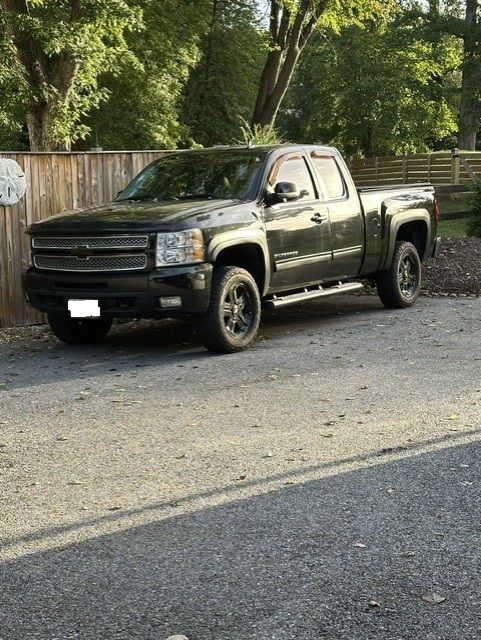 Used 2013 Chevrolet Silverado 1500 LTZ w/ LTZ Plus Package AWD/4WD image 2