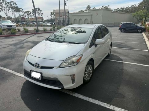 Used 2014 Toyota Prius Prime Plug-In Hybrid image 17