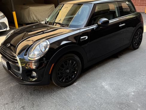 Used 2018 MINI Cooper 2-Door Hardtop image 2