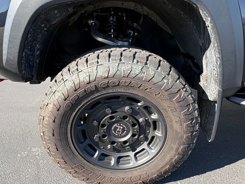 Used 2021 Toyota Tacoma TRD Off-Road w/ Technology Package image 12