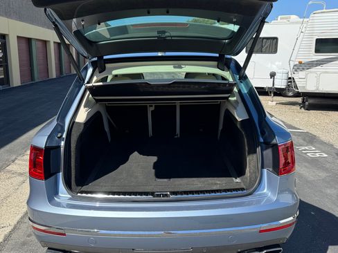 Used 2019 Bentley Bentayga image 10