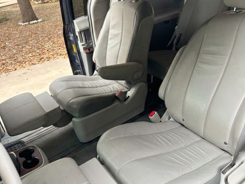 Used 2013 Toyota Sienna Limited image 12
