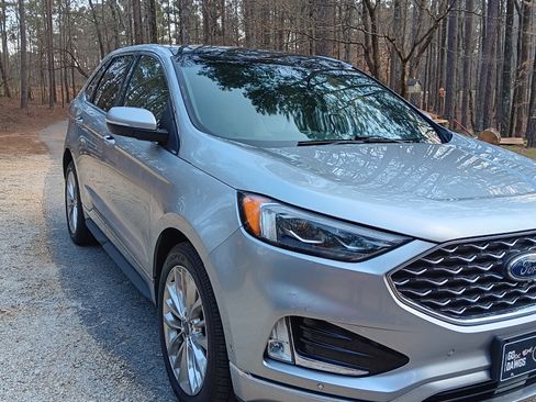 Used 2020 Ford Edge Titanium w/ Equipment Group 301A image 5