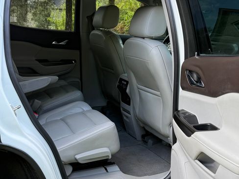 Used 2017 GMC Acadia SLT image 11