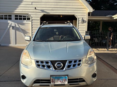 Used 2012 Nissan Rogue SV w/ Premium Pkg AWD/4WD image 2