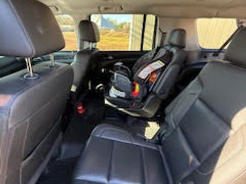 Used 2020 Chevrolet Suburban Premier image 4