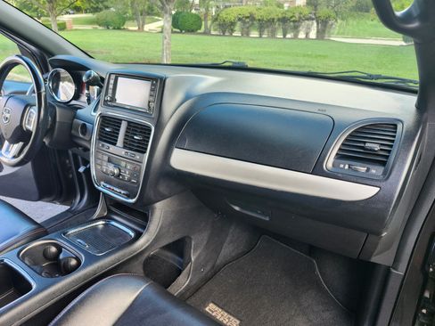 Used 2012 Dodge Grand Caravan R/T w/ Driver Convenience Group image 19