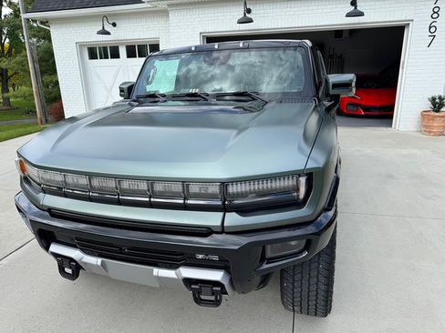 Used 2024 GMC Hummer EV 3X w/ LPO, Illumination Package image 8