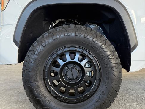 Used 2024 Toyota Tundra Limited image 9