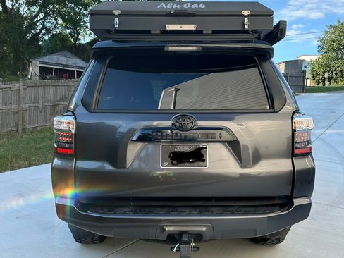 Used 2021 Toyota 4Runner Venture w/ Moonroof Package AWD/4WD image 5