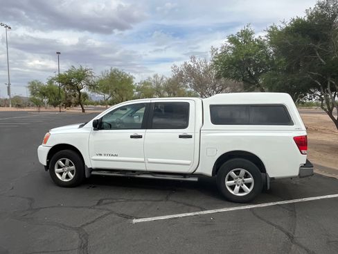 Used 2015 Nissan Titan SV image 10