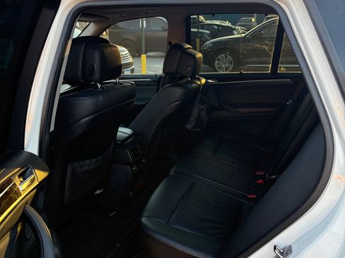 Used 2011 BMW X5 xDrive35d image 11