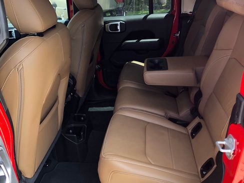 Used 2022 Jeep Gladiator Overland w/ Popular Equipment Package image 8