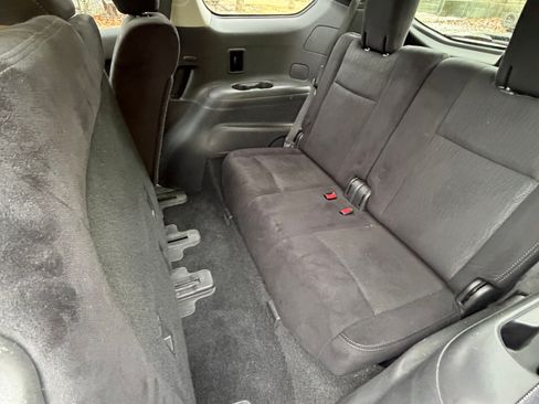 Used 2014 Nissan Pathfinder SV image 21