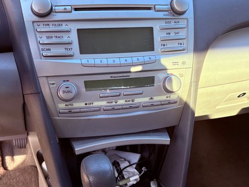 Used 2010 Toyota Camry Hybrid FWD image 11