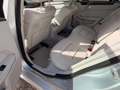 Used 2015 Mercedes-Benz E 350 E 350 4MATIC Sedan 4D image 4