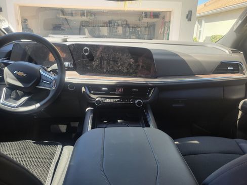 Used 2025 Chevrolet Suburban LS image 4