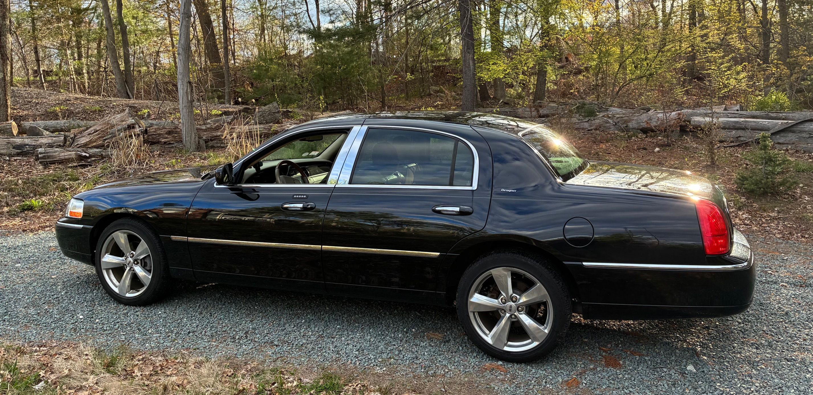 Used 2006 Lincoln Town Car Designer Series RWD image 10