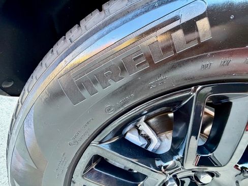 Used 2024 Land Rover Defender 110 X-Dynamic SE image 23