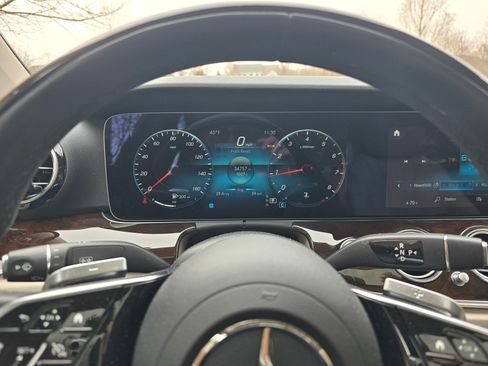 Used 2023 Mercedes-Benz E 350 4MATIC Sedan image 11