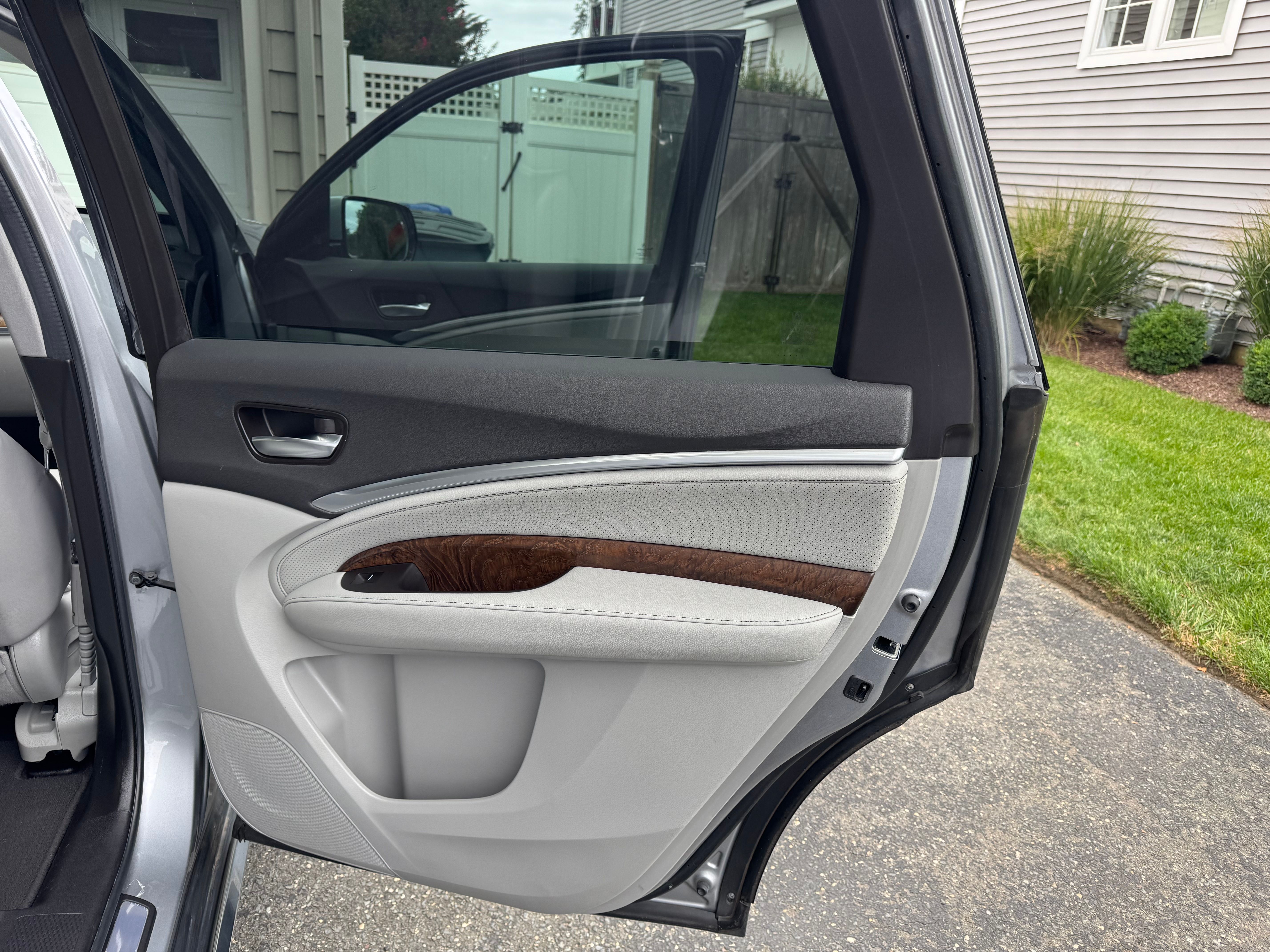 Used 2019 Acura MDX w/ Technology Package AWD/4WD image 13