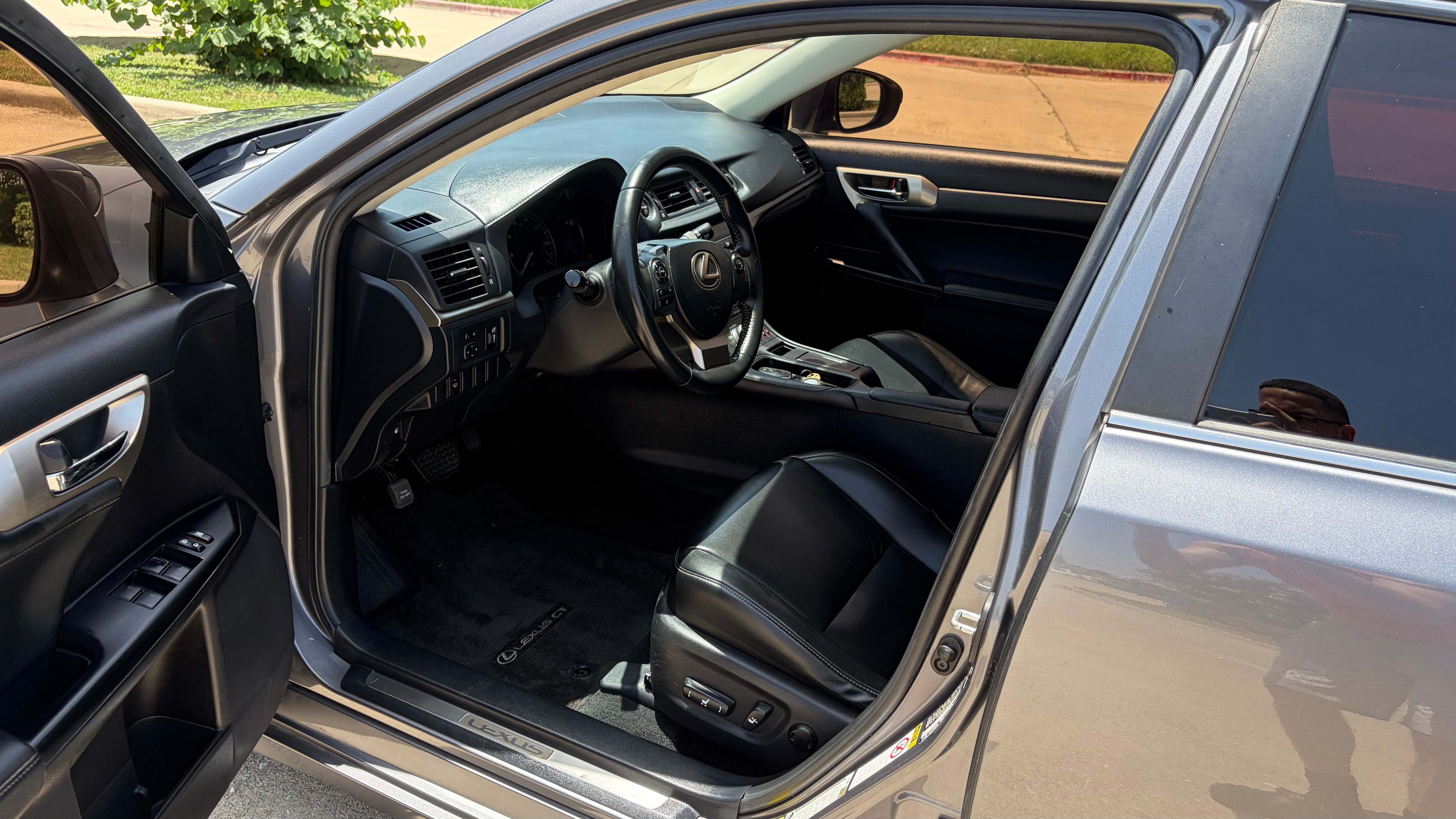 Used 2014 Lexus CT 200h w/ Seat Comfort Package FWD image 16
