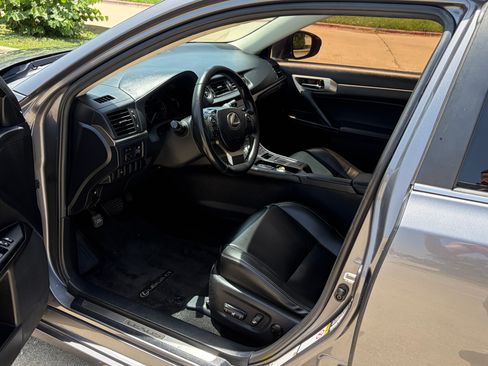 Used 2014 Lexus CT 200h w/ Seat Comfort Package FWD image 16