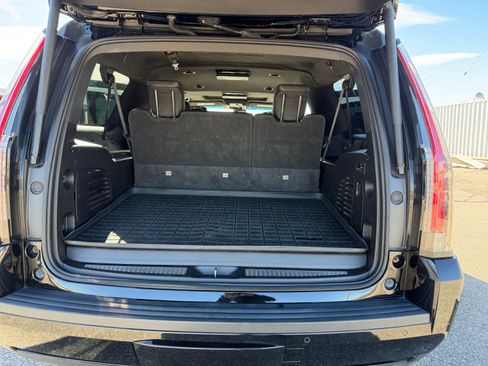 Used 2019 Cadillac Escalade ESV Platinum image 9