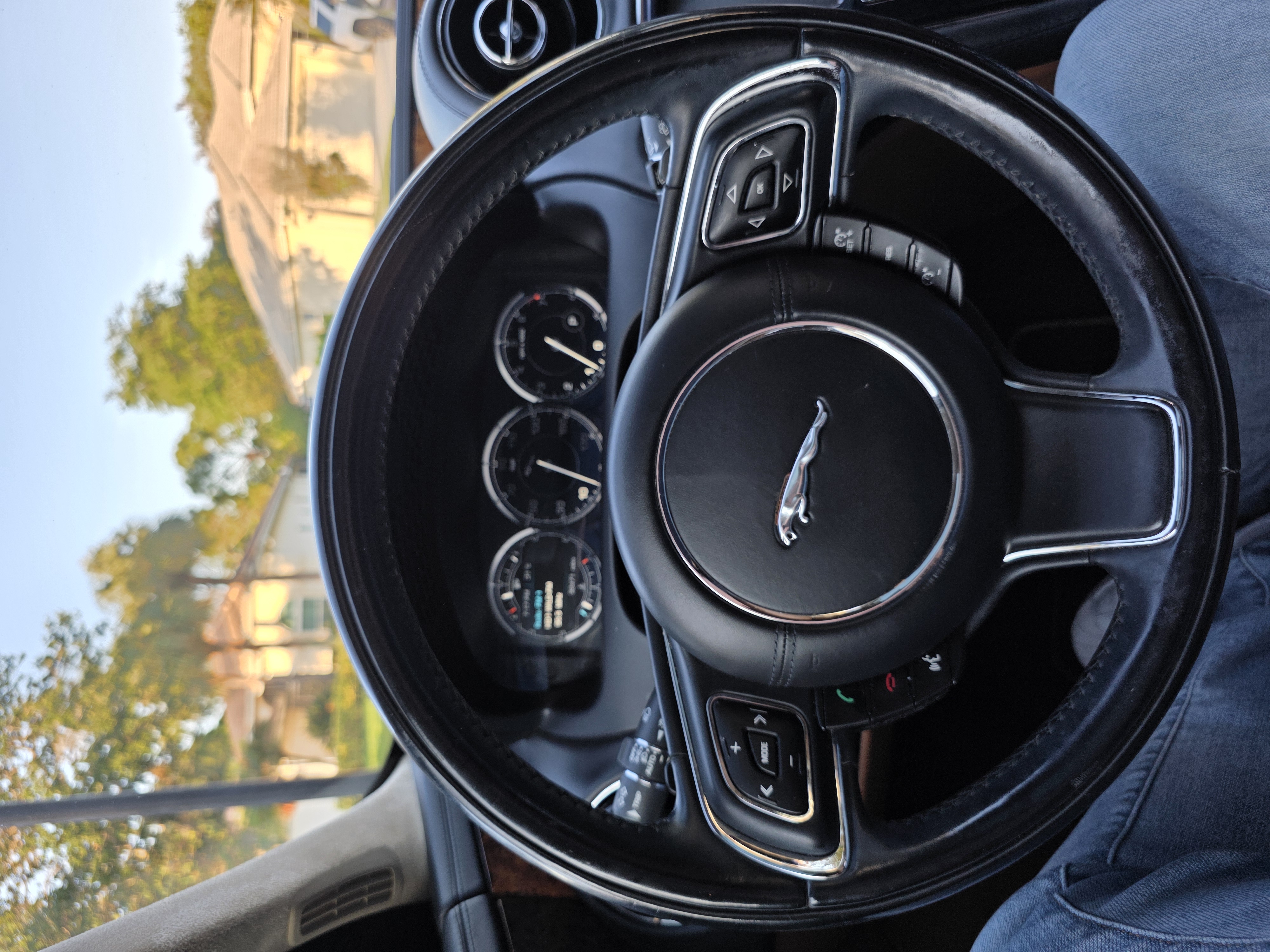 Used 2011 Jaguar XJ L RWD image 21