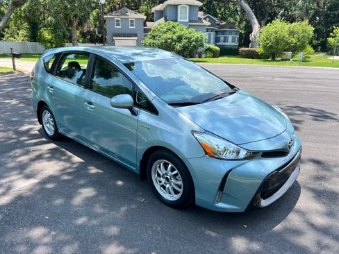 Used 2015 Toyota Prius V Four FWD image 10