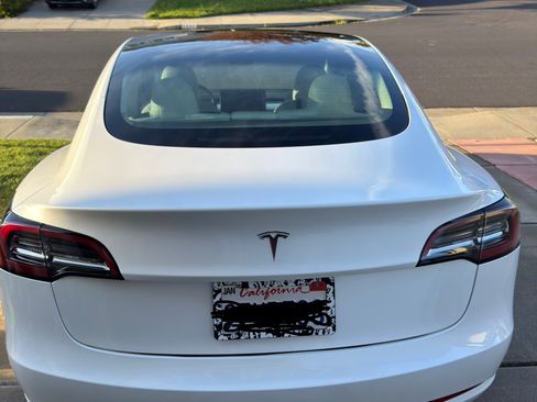 Used 2023 Tesla Model 3 Standard Range image 6