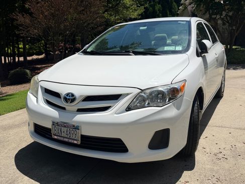 Used 2013 Toyota Corolla L FWD image 2