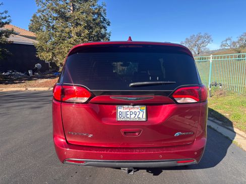 Used 2020 Chrysler Pacifica Limited w/ Advanced Safetytec Group image 4