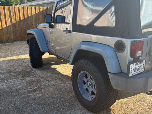 Used 2013 Jeep Wrangler Sport AWD/4WD image 8