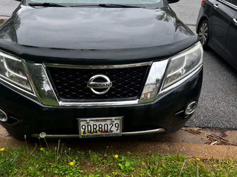 Used 2015 Nissan Pathfinder SV image 1