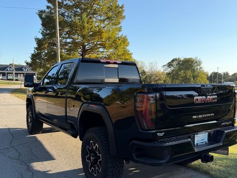 Used 2025 GMC Sierra 2500 AT4X image 8