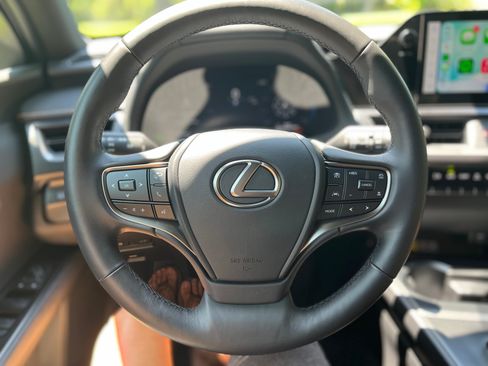 Used 2025 Lexus UX 300h FWD w/ Accessory Package (Z1) image 18