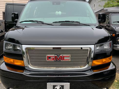 Used 2019 GMC Savana 2500 image 1