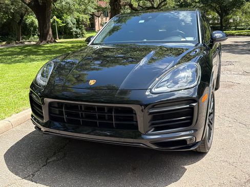 Used 2021 Porsche Cayenne GTS AWD/4WD image 2