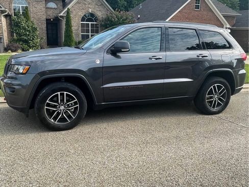 Used 2019 Jeep Grand Cherokee Trailhawk image 2