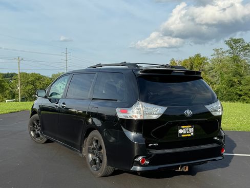 Used 2014 Toyota Sienna SE w/ SE Premium Package w/Entune FWD image 2