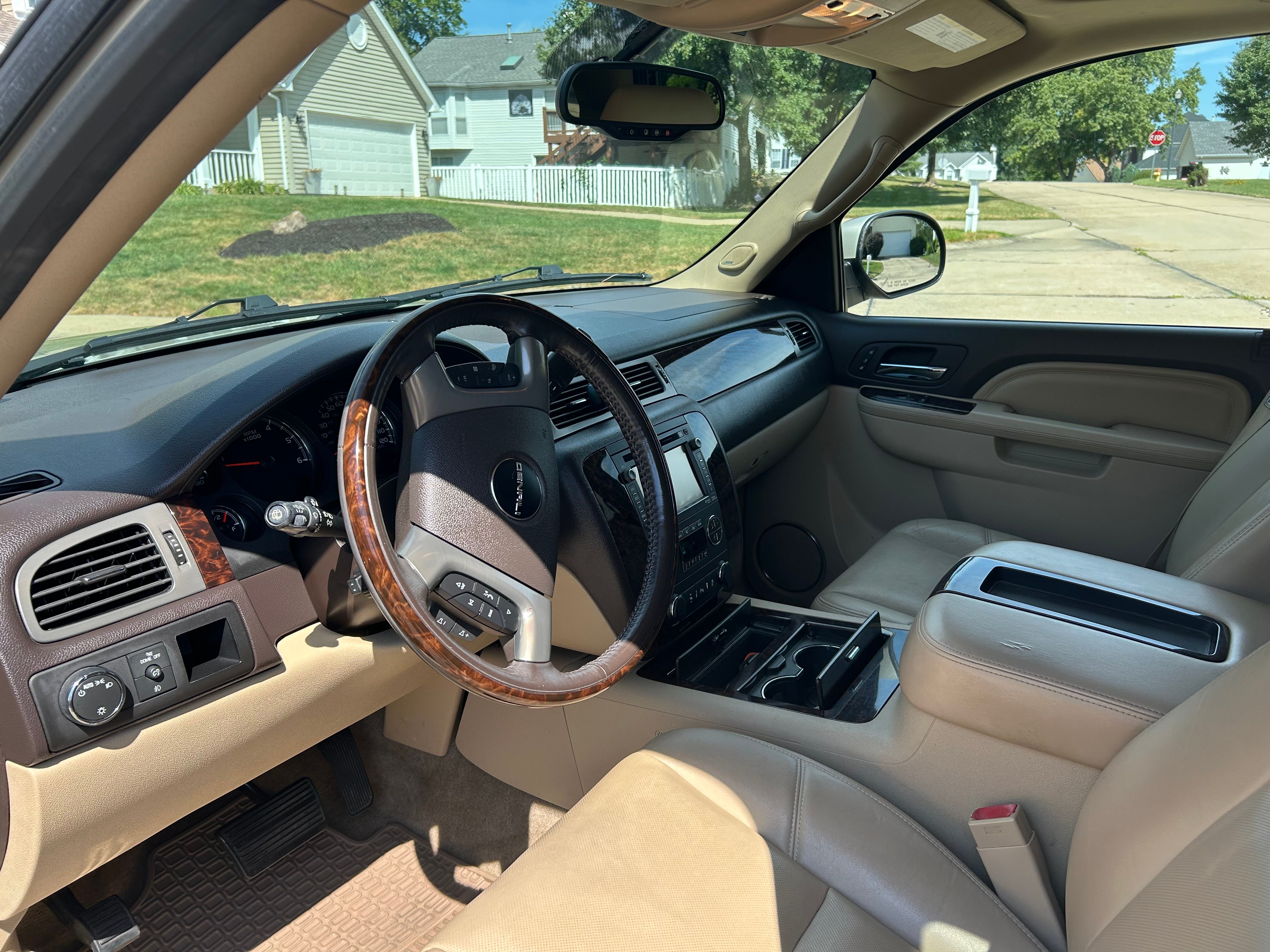 Used 2013 GMC Yukon Denali AWD/4WD image 6