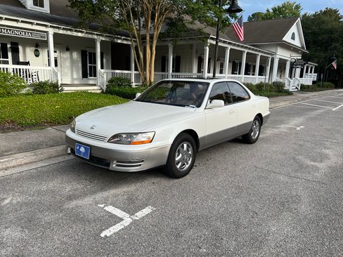 Used 1995 Lexus ES 330 image 1