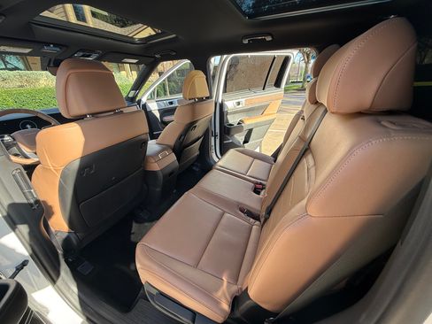 Used 2024 Hyundai Santa Fe Limited image 16